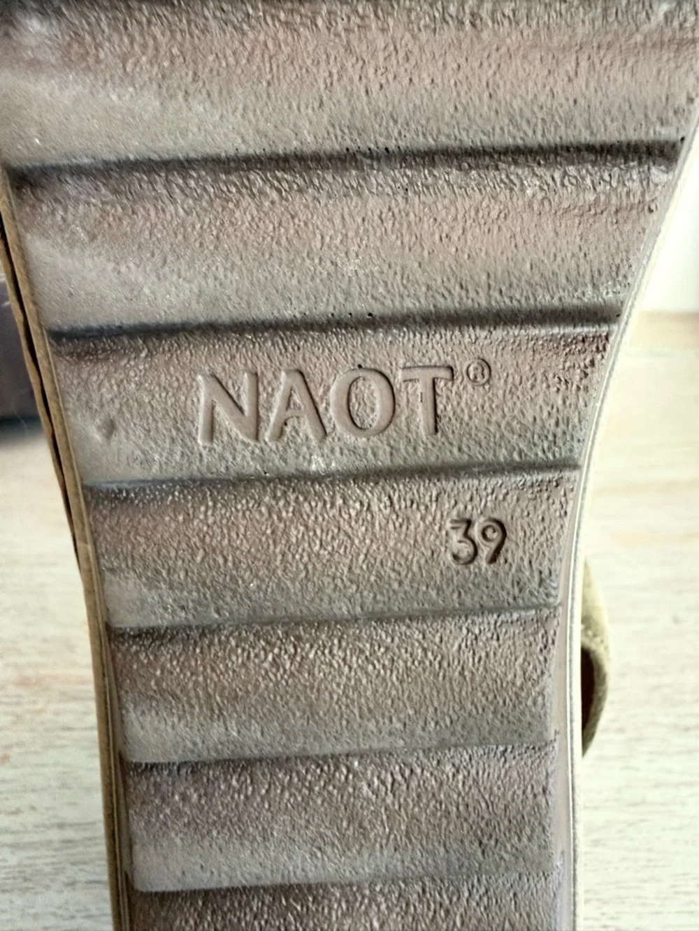 Naot Verbena Olive Suede Leather Boho Sandals EU 39  US 8 Euro Comfort Earthy